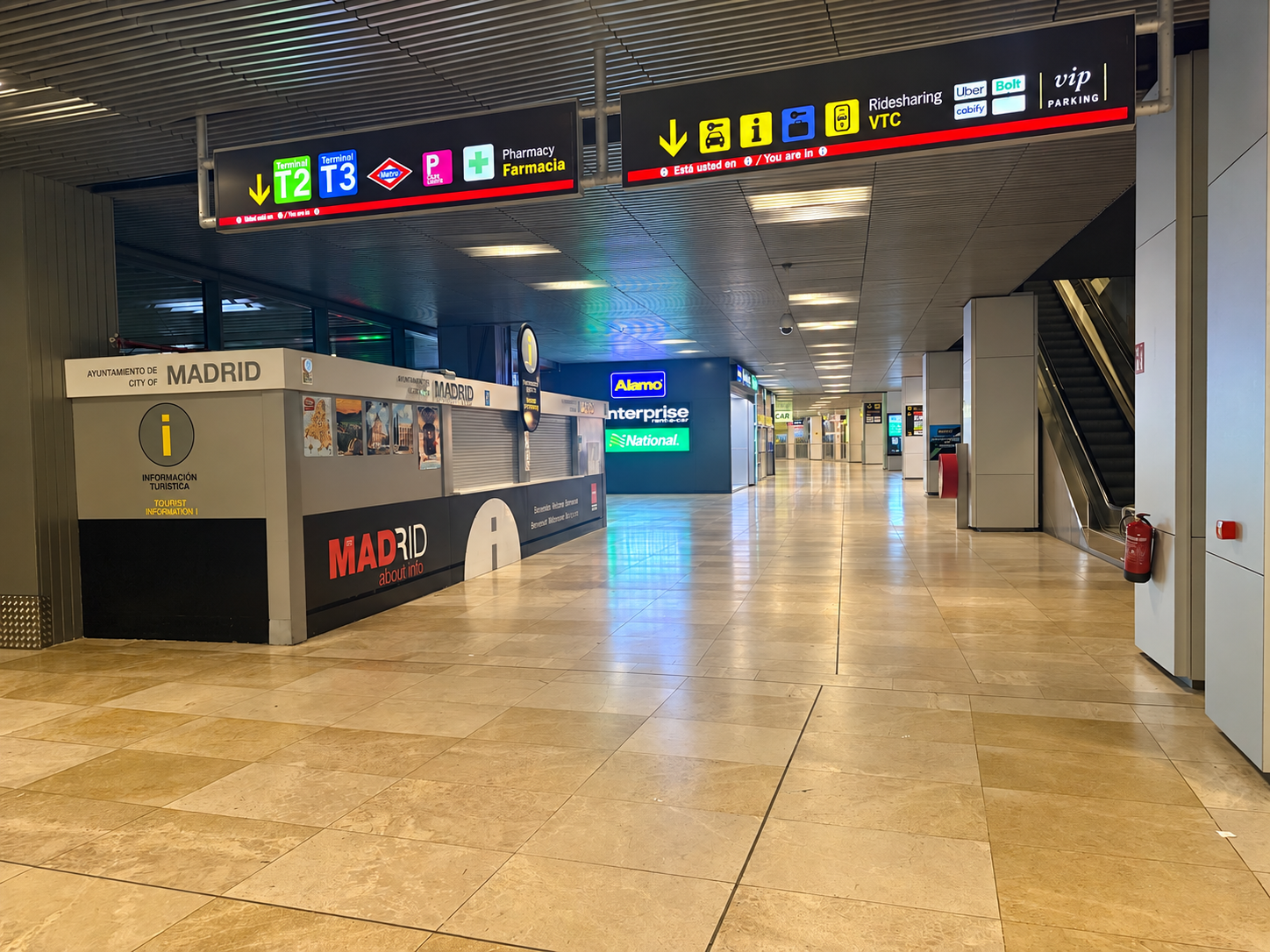 Recorrido interior Terminal 1 hacia puerta 11