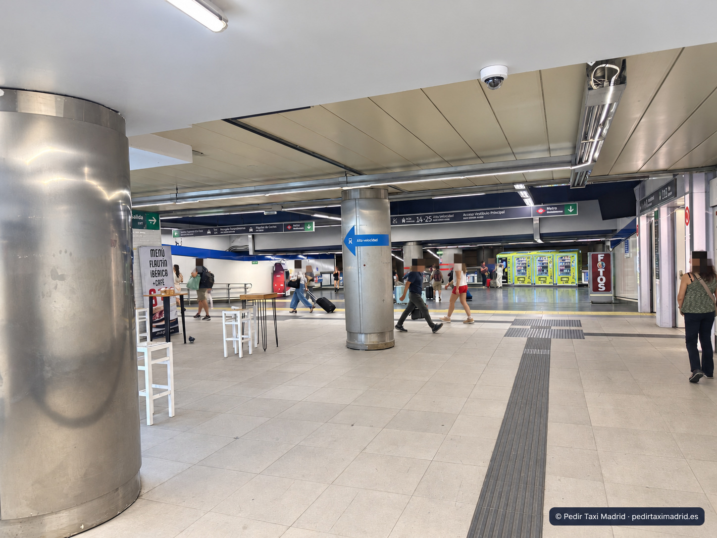 Vestíbulo de Chamartín tras abandonar la zona reservada a pasajeros